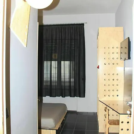 Factory Design Bed & Breakfast Neapol