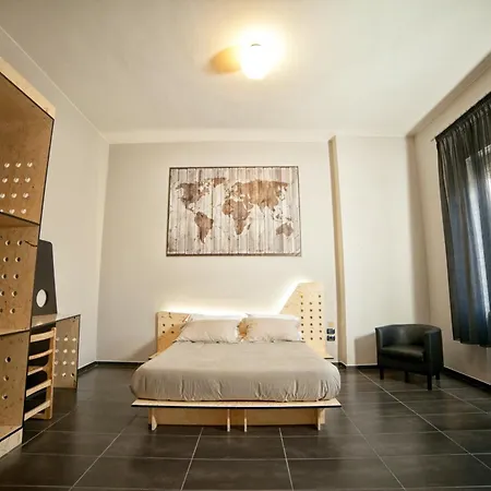 Bed and breakfast Factory Design 4*